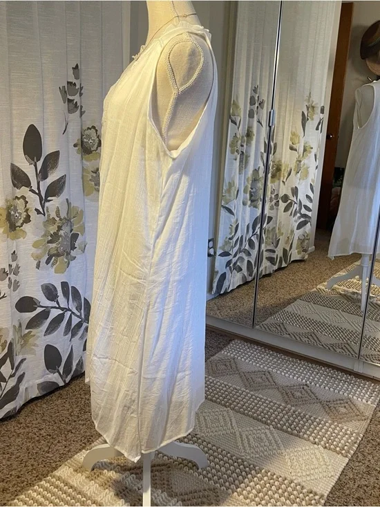 Sleeveless Ivory Midi Dress with Lace Trim - Picture 4 of 7